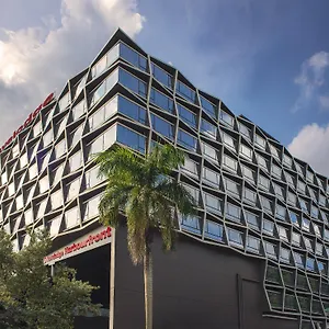 Отель Travelodge Harbourfront ****