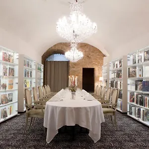 Hotel Le Place D'armes - Relais & Chateaux